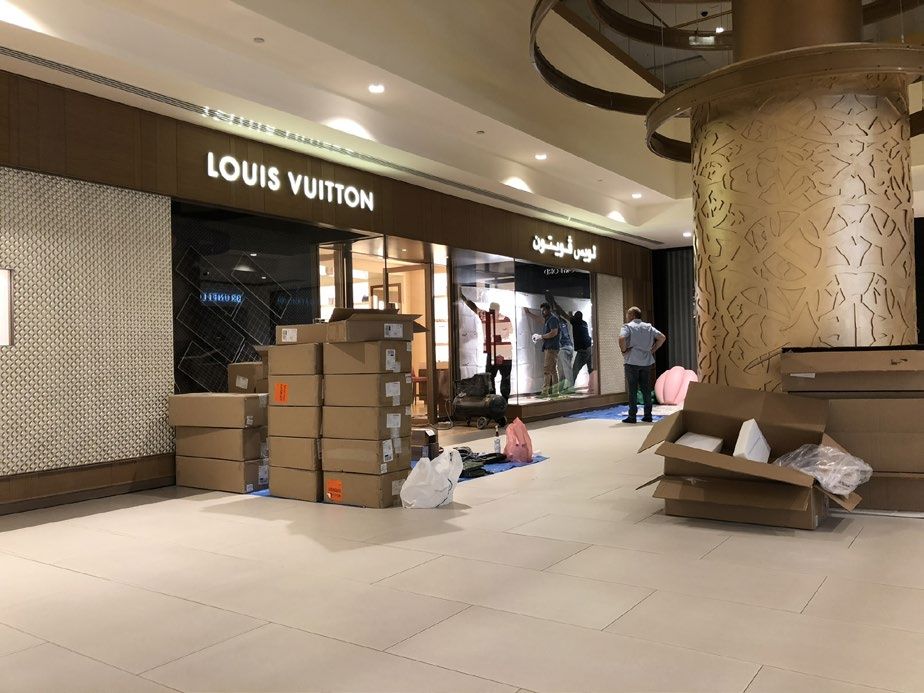 Louis Vuitton — Façade Execution